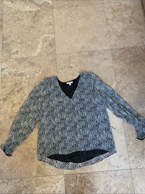 Joie Black and White V-Neck Printed Blouse